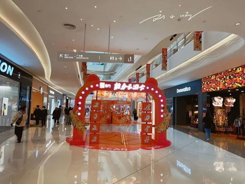 廣州市白云區(qū)有一家大型商場(chǎng),有三條地鐵直達(dá),卻似乎人氣不旺